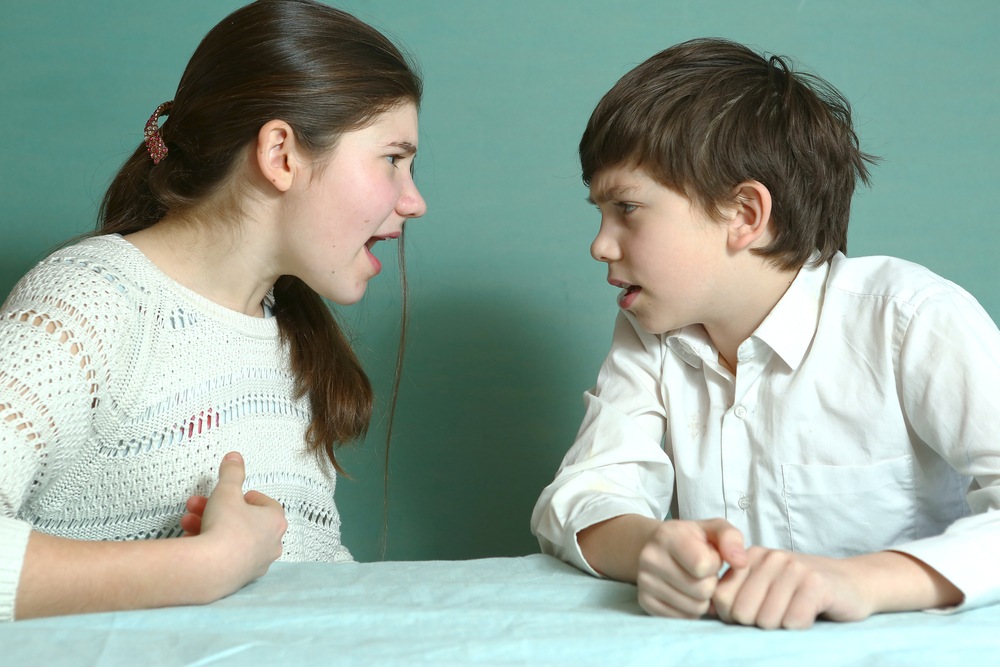 sonhar que discute com o irmão