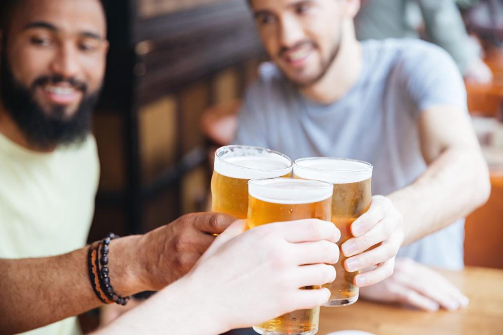 sonhar que se diverte com amiga