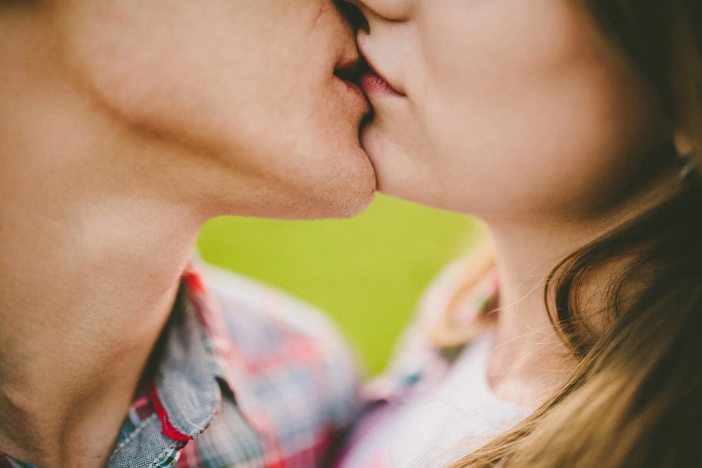 sonhar com beijo na boca