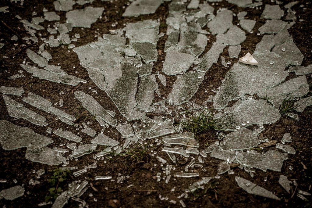 sonhar que pisa em caco de vidro