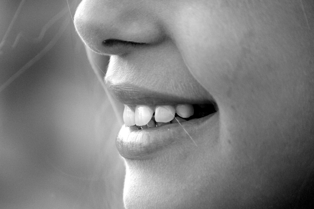 O que significa sonhar com dente branco?